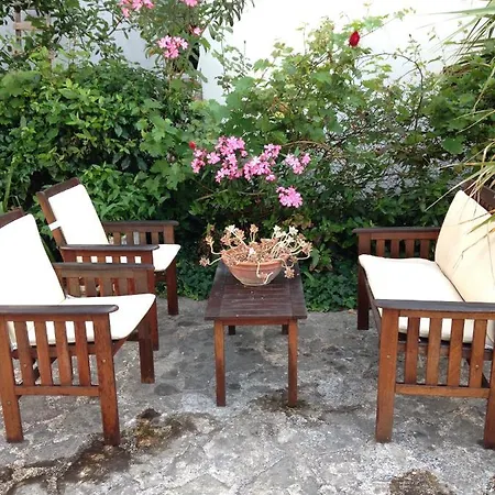 In Villa, Big Garden, Private Pool, Close To And Town 아파트 *