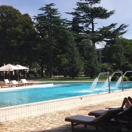 In Villa, Big Garden, Private Pool, Close To And Town 아파트