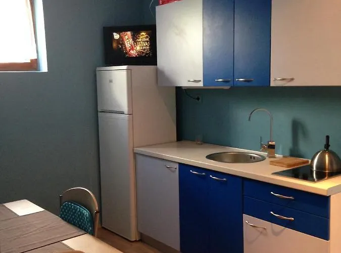 In Villa, Big Garden, Private Pool, Close To And Town * 자다르