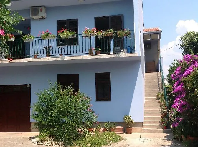 아파트 In Villa, Big Garden, Private Pool, Close To And Town
