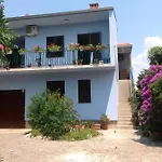 Daire In Villa, Big Garden, Private Pool, Close To And Town