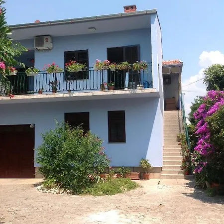 Appartement In Villa, Big Garden, Private Pool, Close To And Town