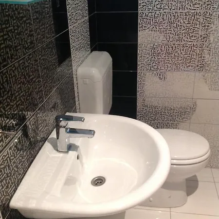 In Villa, Big Garden, Private Pool, Close To And Town زادار